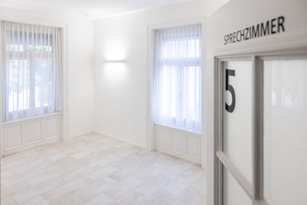 Blick in ein ehemaliges Sprechzimmer